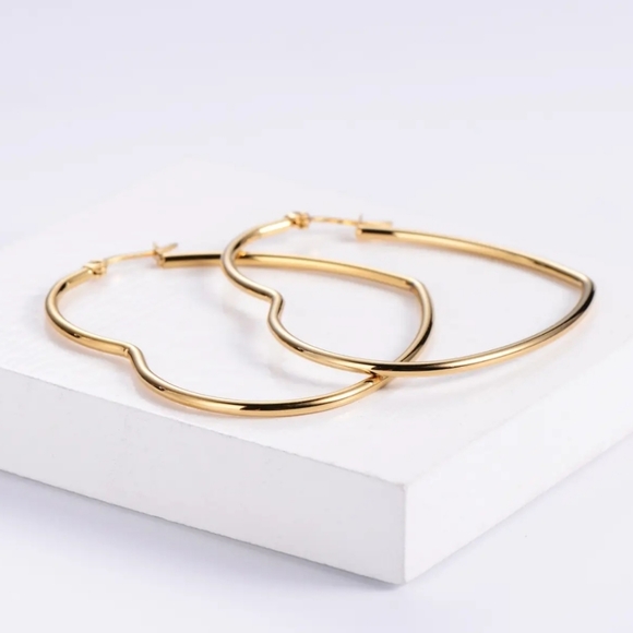 New 18k Gold Plated Heart Hoop Earrings - Picture 3 of 6